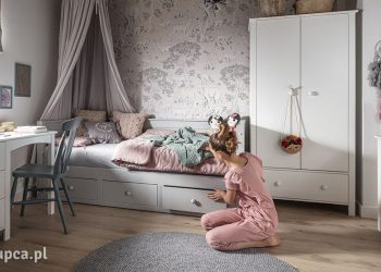 Pomysł na przytulny pokój dla dziewczynki z białymi meblami