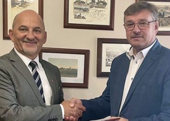 Podpisali umowę na budowę sali