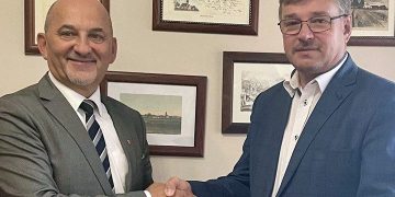 Podpisali umowę na budowę sali