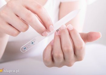Jak dbać o paznokcie, by zapobiegać ich łamaniu? Poznaj sprawdzone sposoby