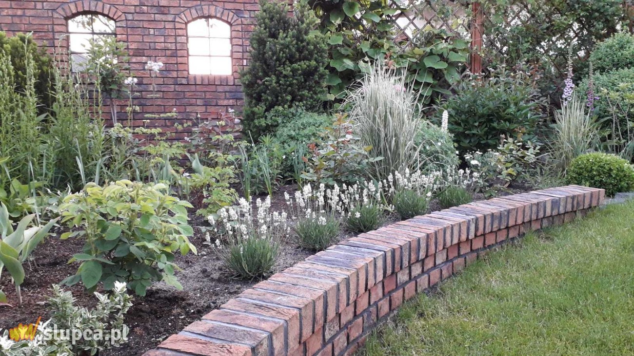 Ogród baśniowy – część frontowa