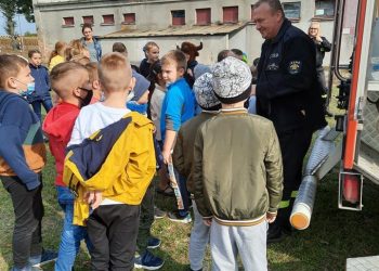 Policjanci i strażacy w Kotuni