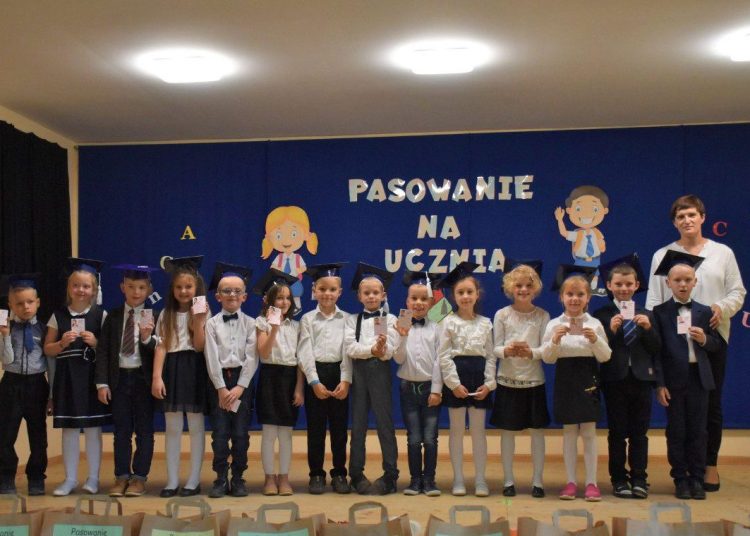 Słowikowo: Pasowani na pierwszoklasistów