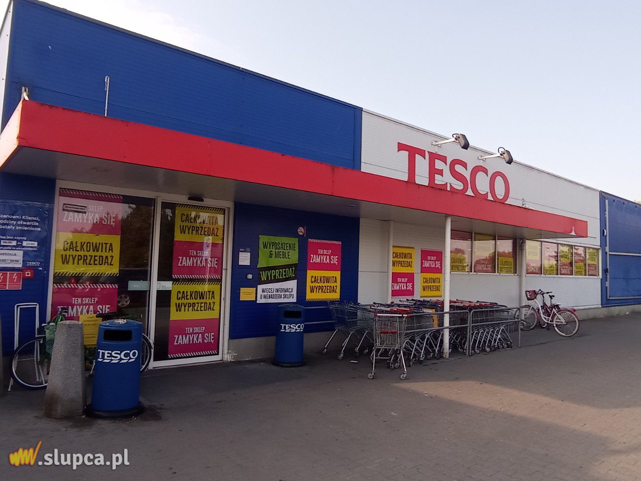 Tesco znika ze Słupcy. Trwa wyprzedaż