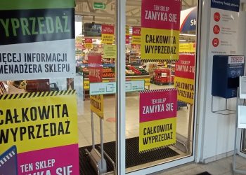 Tesco znika ze Słupcy. Trwa wyprzedaż