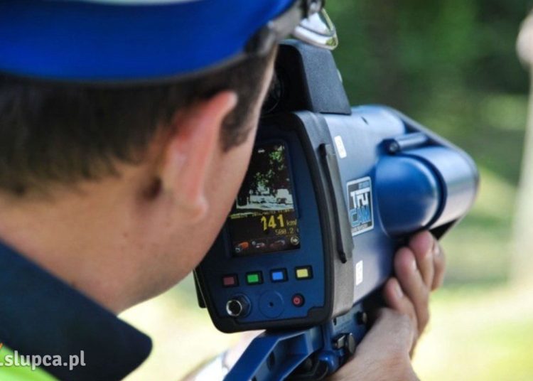 Mercedesem pędził 145 km/h w terenie zabudowanym