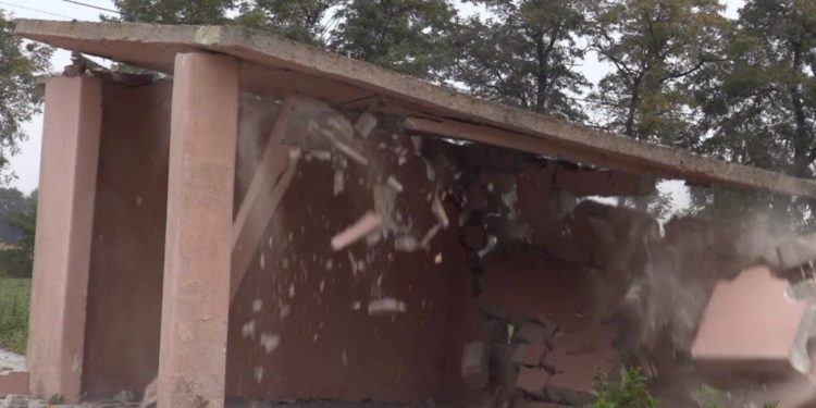 Runął jak domek z kart. Zobacz nagranie