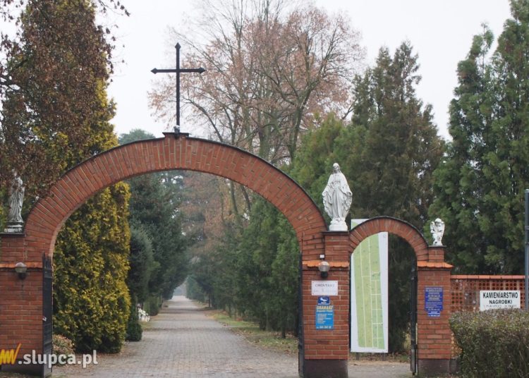 Wszystkich Świętych. O której msze na cmentarzu?