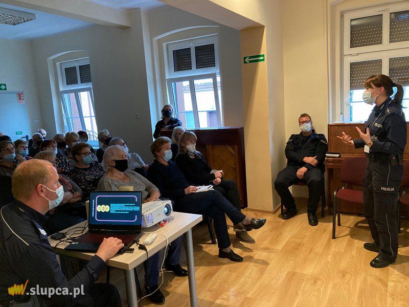 Z seniorami o cyberprzestępczości