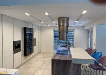 Szara kuchnia – pomysł na stylową i modną aranżację