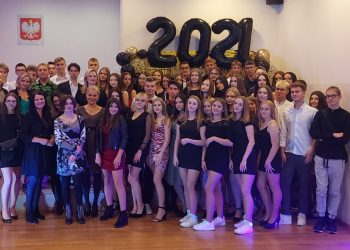 Bawili się drugoklasiści z Ekonomika ZDJĘCIA