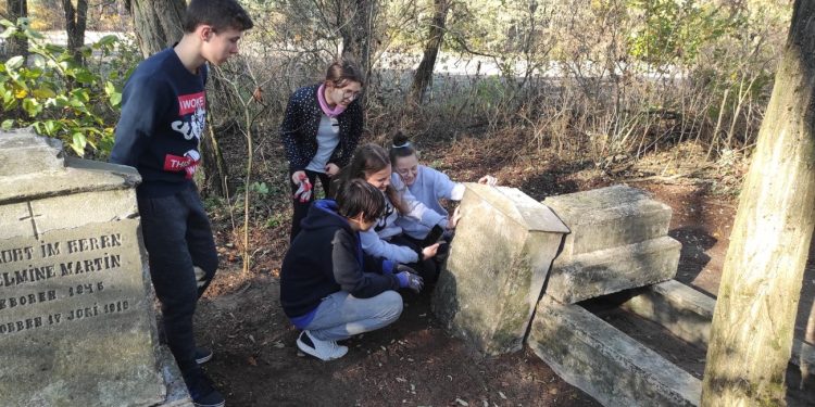 Posprzątali cmentarze w Brzozogaju, Dołach i Kierzu