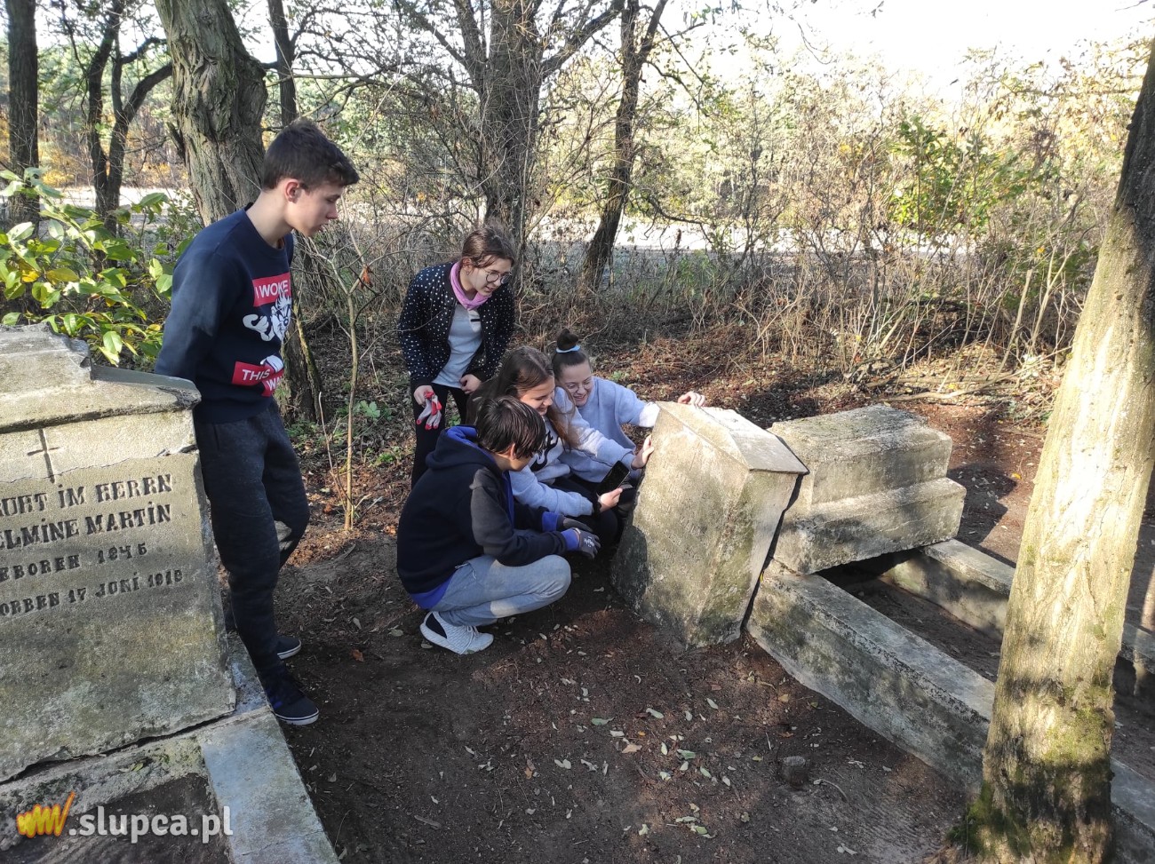 Posprzątali cmentarze w Brzozogaju, Dołach i Kierzu