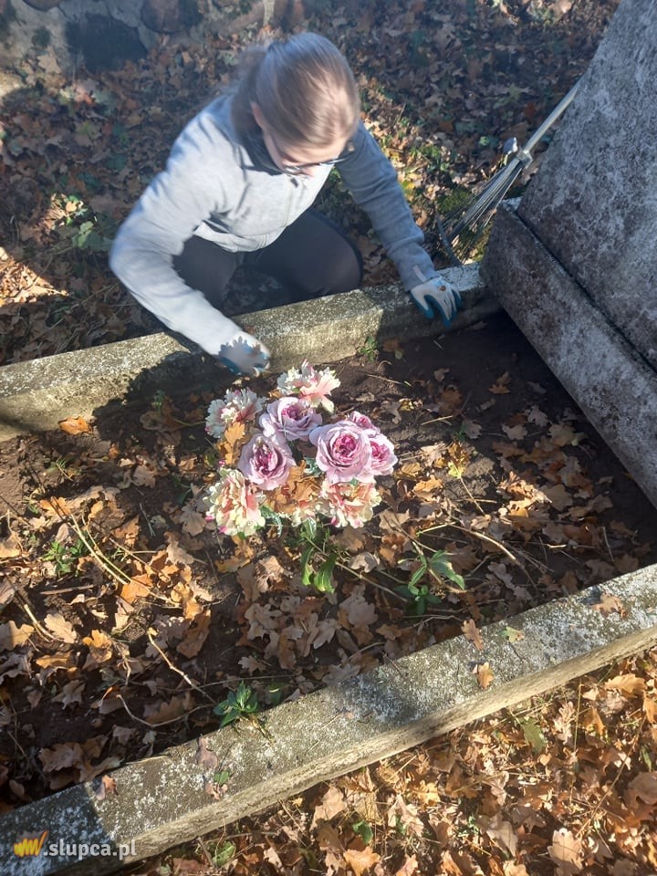 Posprzątali cmentarze w Brzozogaju, Dołach i Kierzu