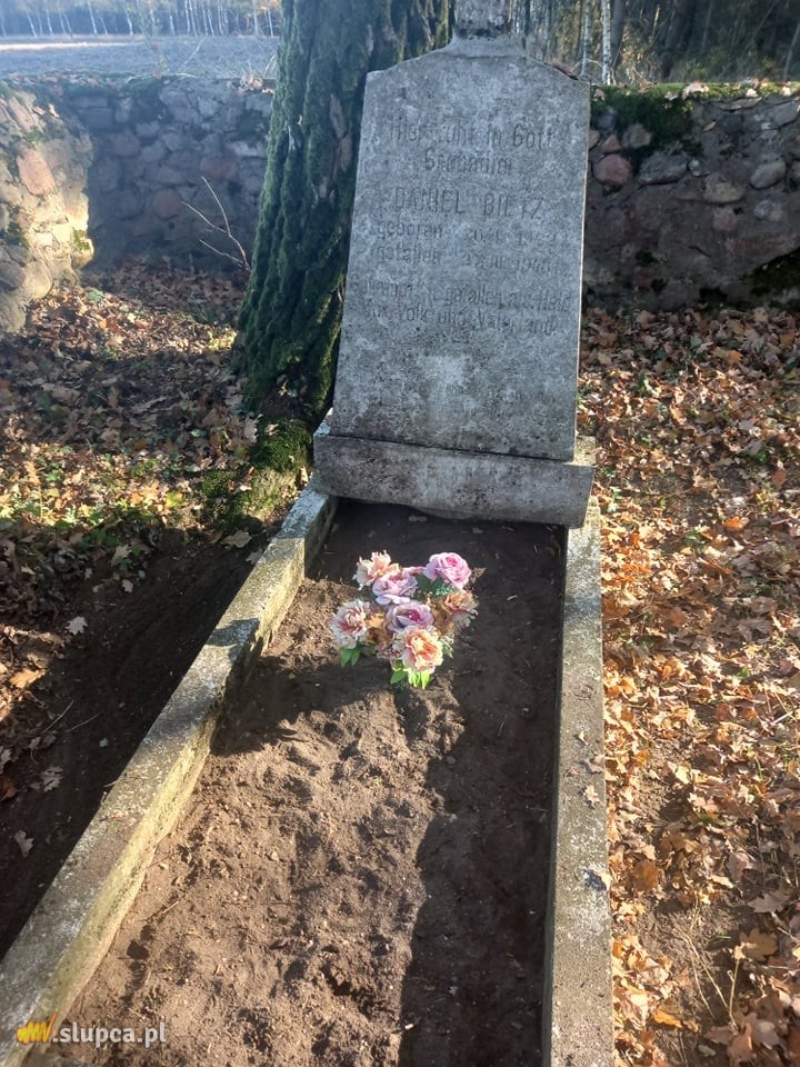 Posprzątali cmentarze w Brzozogaju, Dołach i Kierzu