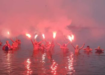 Narodzie, kąp się w zimnej wodzie!