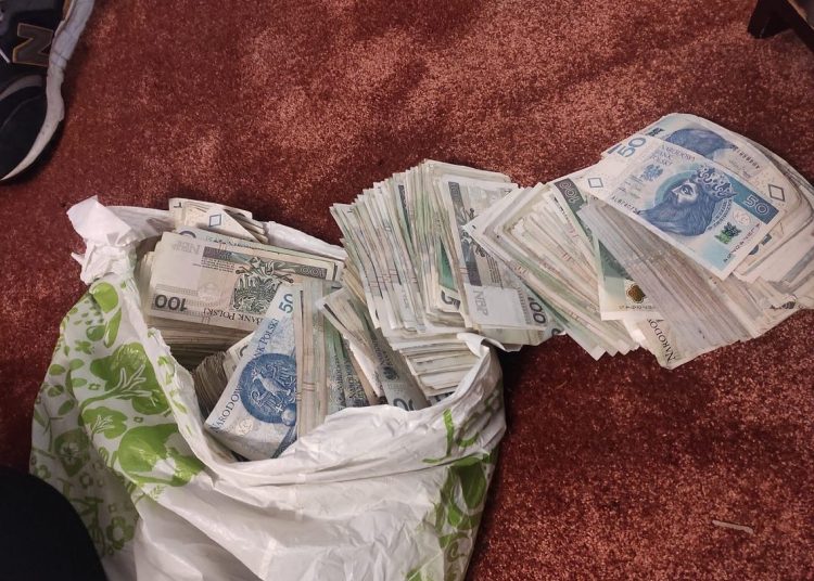 Lekarz aresztowany za łapówki. Znaleźli u niego ponad milion w gotówce