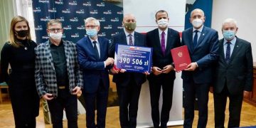Kolejne środki dla powiatu i otwarcie nowej drogi