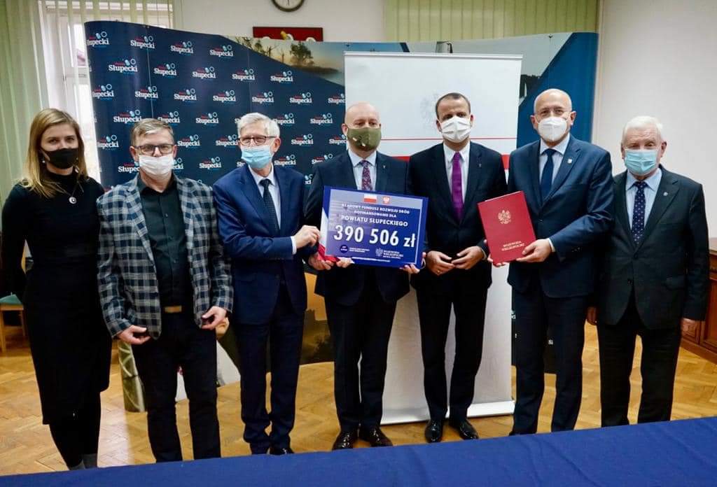 Kolejne środki dla powiatu i otwarcie nowej drogi