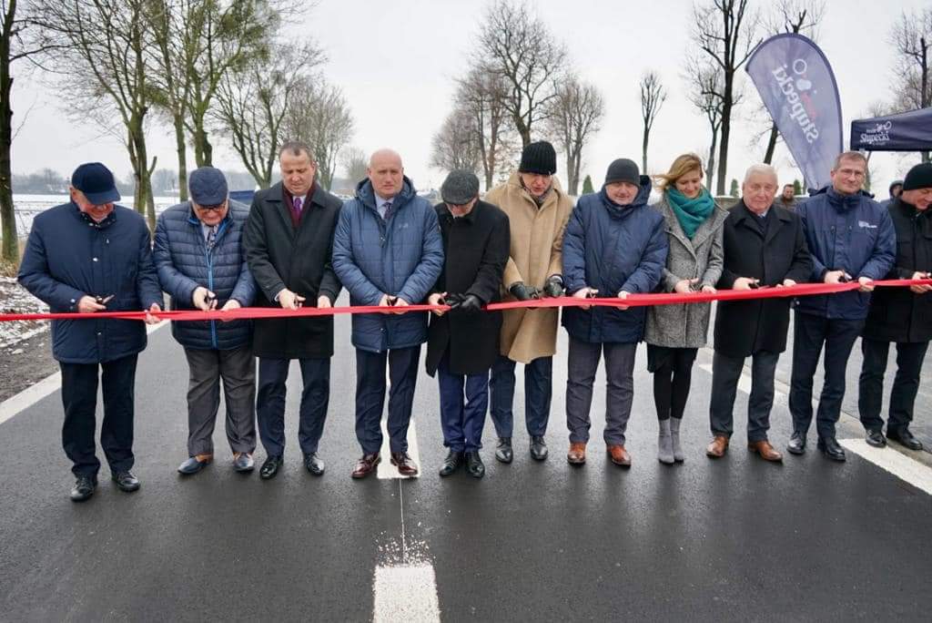 Kolejne środki dla powiatu i otwarcie nowej drogi