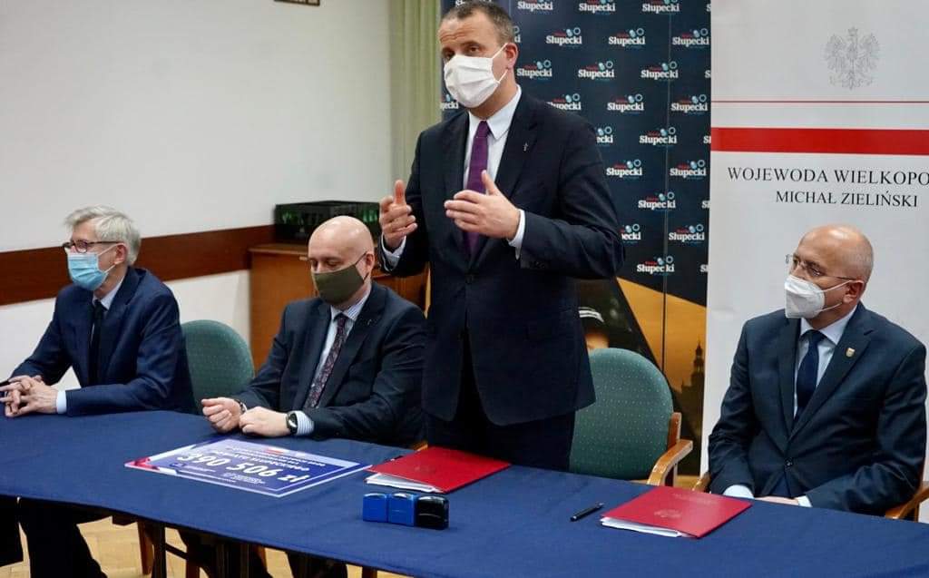 Kolejne środki dla powiatu i otwarcie nowej drogi