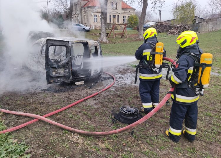 Samochód stanął w ogniu