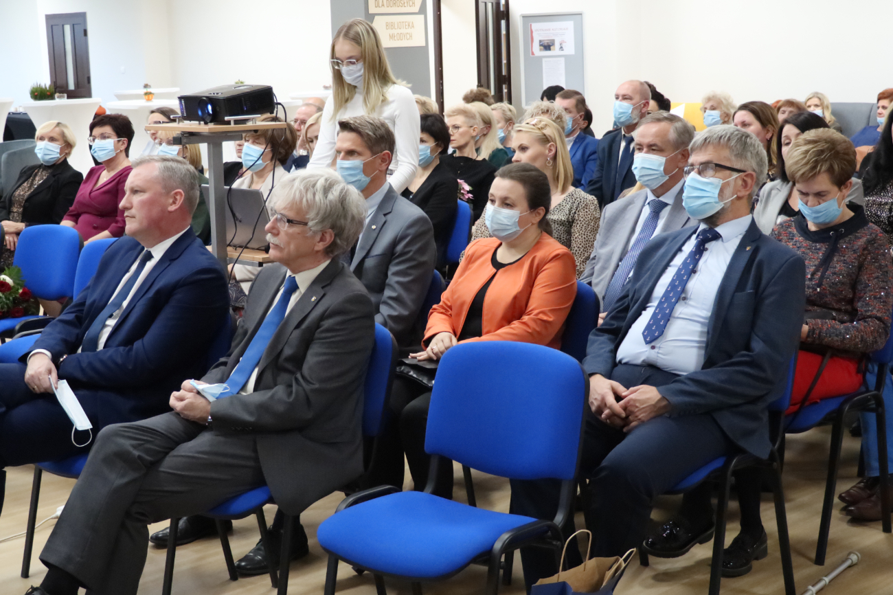 Biblioteka cztery razy większa. Jest pięknie