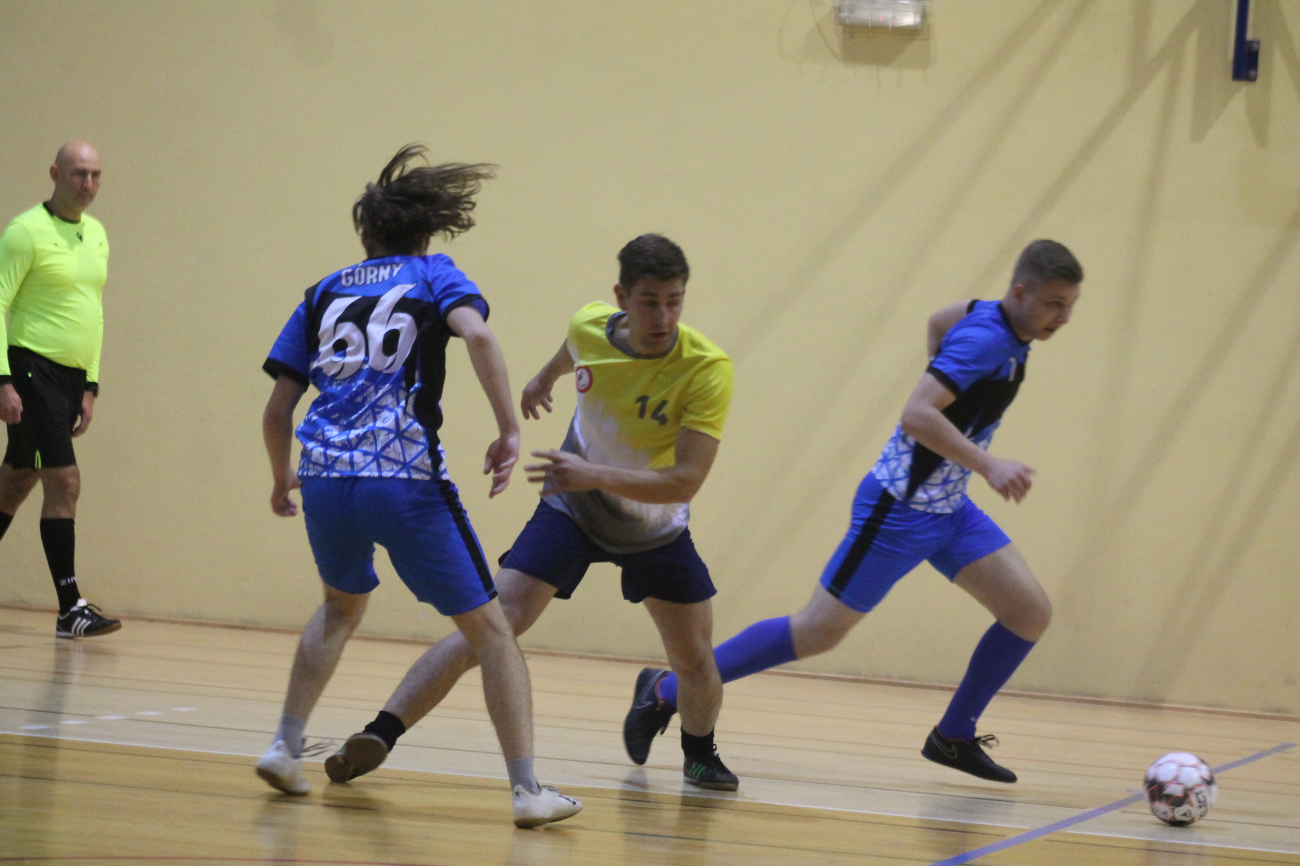 Dream Team przegrywa, OSP otwiera tabelę