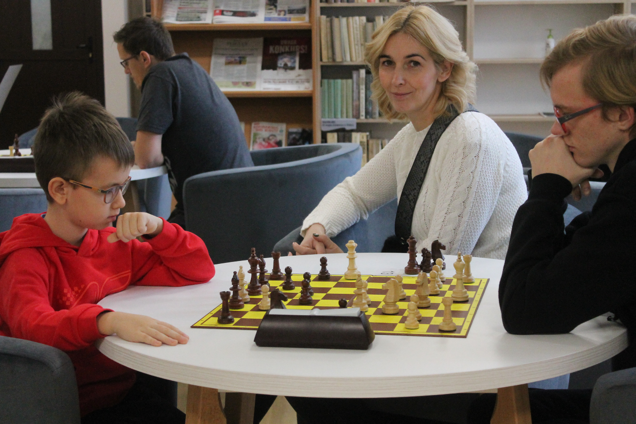 Krystian Gabriel z pucharem burmistrza