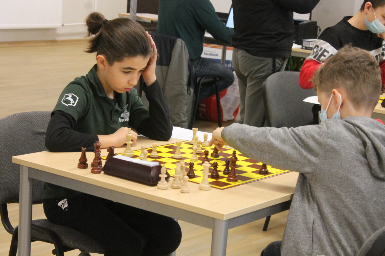 Krystian Gabriel z pucharem burmistrza