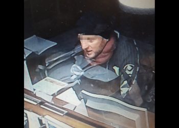 Wybił kilka szyb. Policjanci go rozpoznali