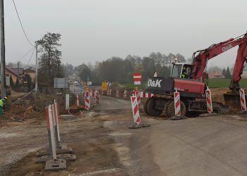 Będą wylewać asfalt w Giewartowie. „Prosimy o rozwagę”