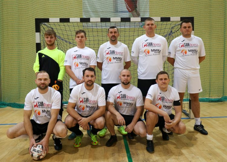 Dwanaście trafień pierwszego lidera