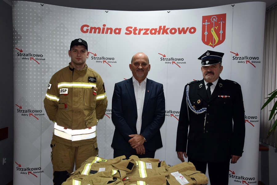 Strażacy dostali nowe mundury