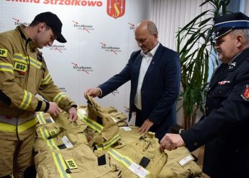 Strażacy dostali nowe mundury