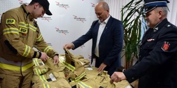 Strażacy dostali nowe mundury