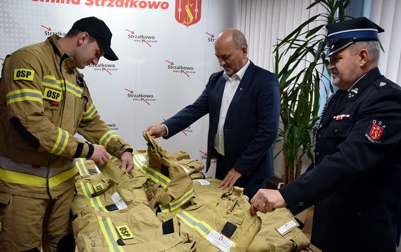 Strażacy dostali nowe mundury