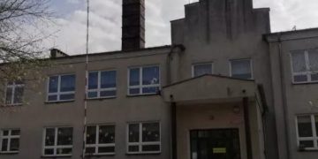 Prawie wszystkie klasy na zdalnym. W szkole tylko jedna