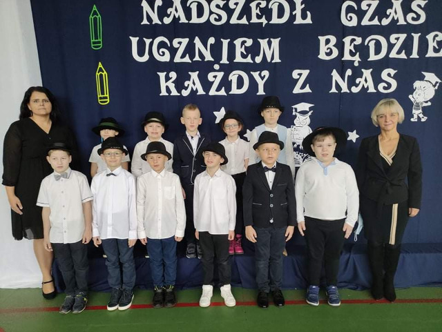 Ślubowały pierwszaki z Cienina Zabornrgo