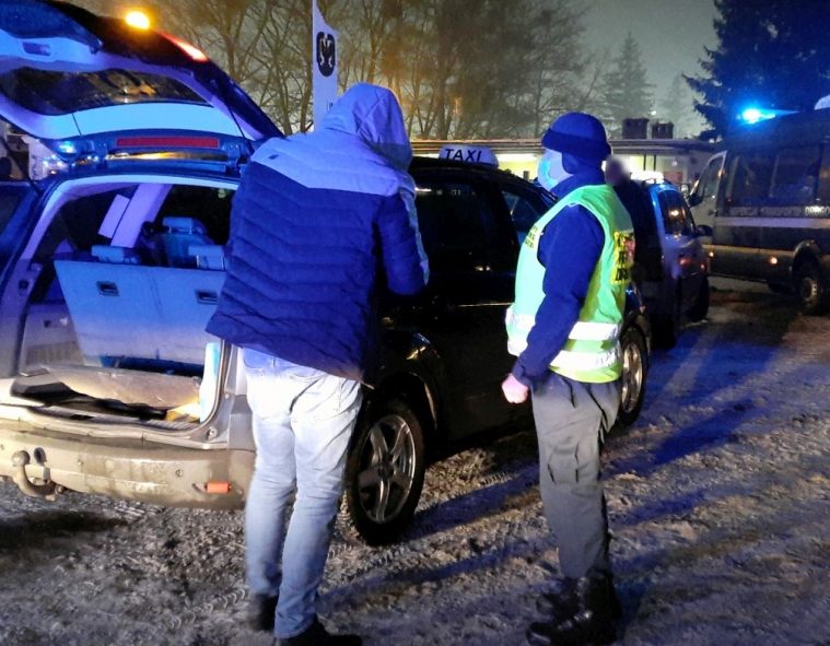 Taksówki stały w Powidzu nielegalnie
