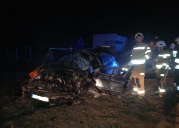 Roztrzaskane BMW.  W środku 21-latek