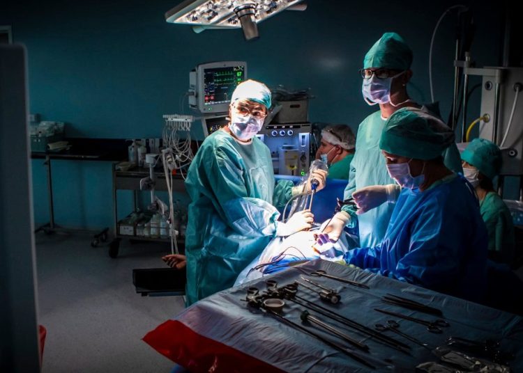 Szpital pokazuje sale operacyjne. „To nie zdjęcia z planu filmowego”