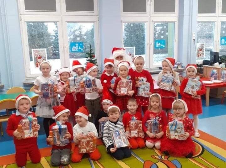 Ciążeńskie Jeżyki na spotkaniu z Mikołajem