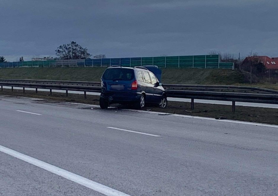 Wypadek na autostradzie. Lądował helikopter