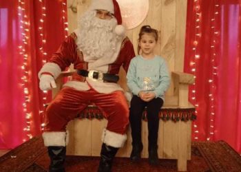 Mali Odkrywcy z Piotrowic na spotkaniu z Mikołajem