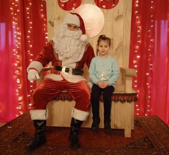 Mali Odkrywcy z Piotrowic na spotkaniu z Mikołajem