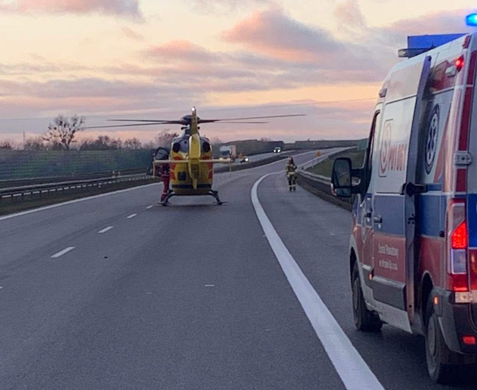 Wypadek na autostradzie. Lądował helikopter