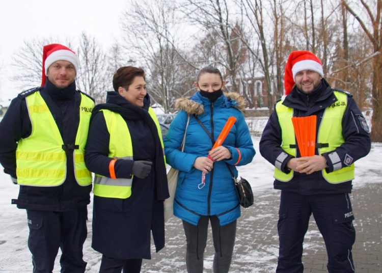 Odblaskowy Mikołaj. Akcja policji i starostwa