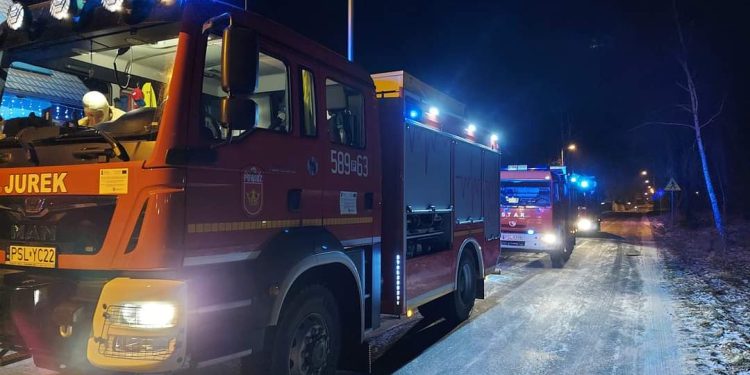 Strażacy gasili pożar sadzy