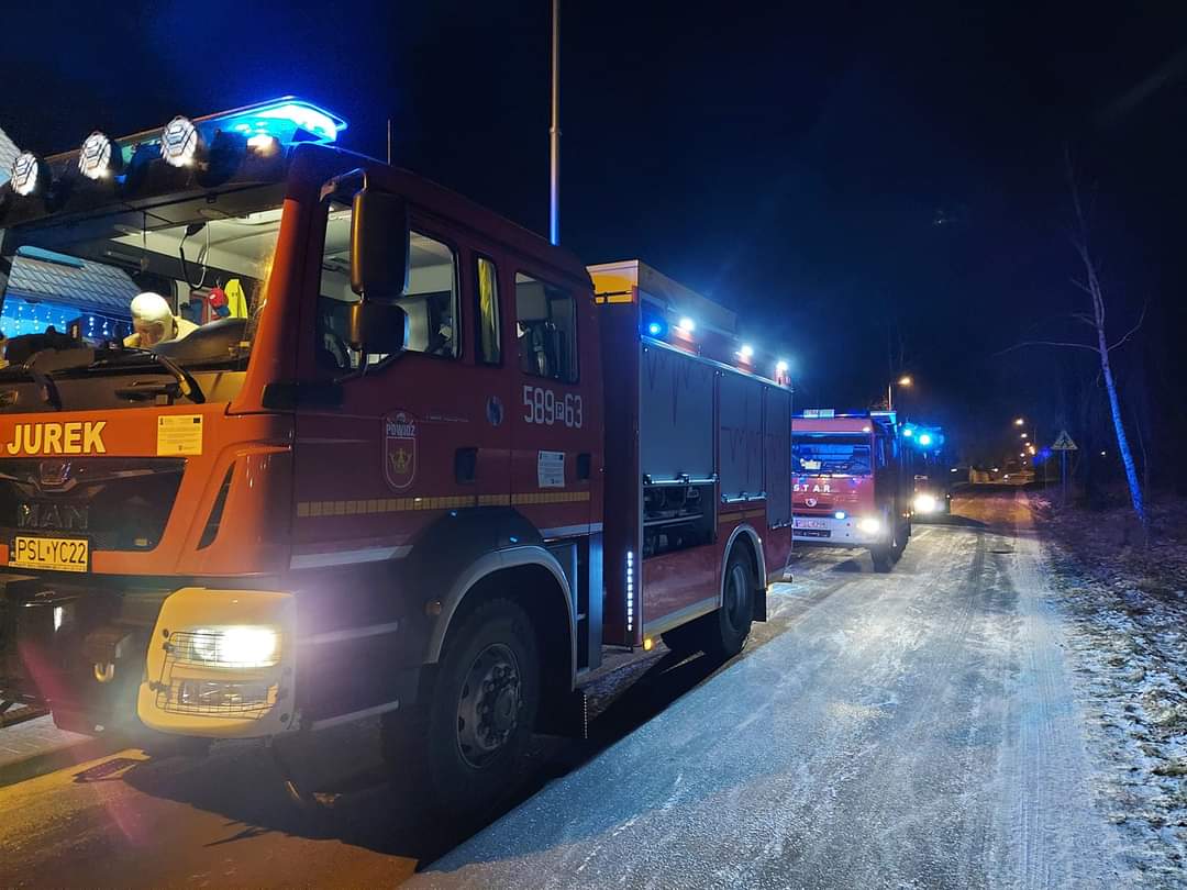 Strażacy gasili pożar sadzy